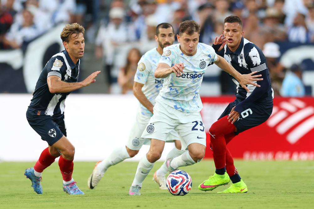 上一次对阵安哥拉：梅西斯卡洛尼替补登场，阿亚拉百场